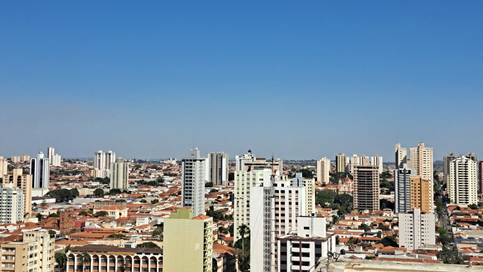 Tempo seco: entenda como a baixa umidade do ar enfraquece defesa natural do corpo contra viroses e infecções