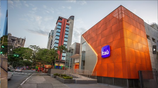 'Trabalhei sete dias seguidos e até de madrugada', diz demitido do Itaú em home office - Homem que trabalhava havia quase 10 anos no banco estava na lista de cortes; demissões mobilizaram sindicato.