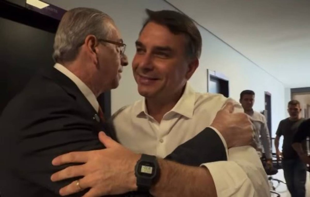 Flávio Bolsonaro se reúne com Eduardo Cunha em Belo Horizonte para discutir eleições de 2026