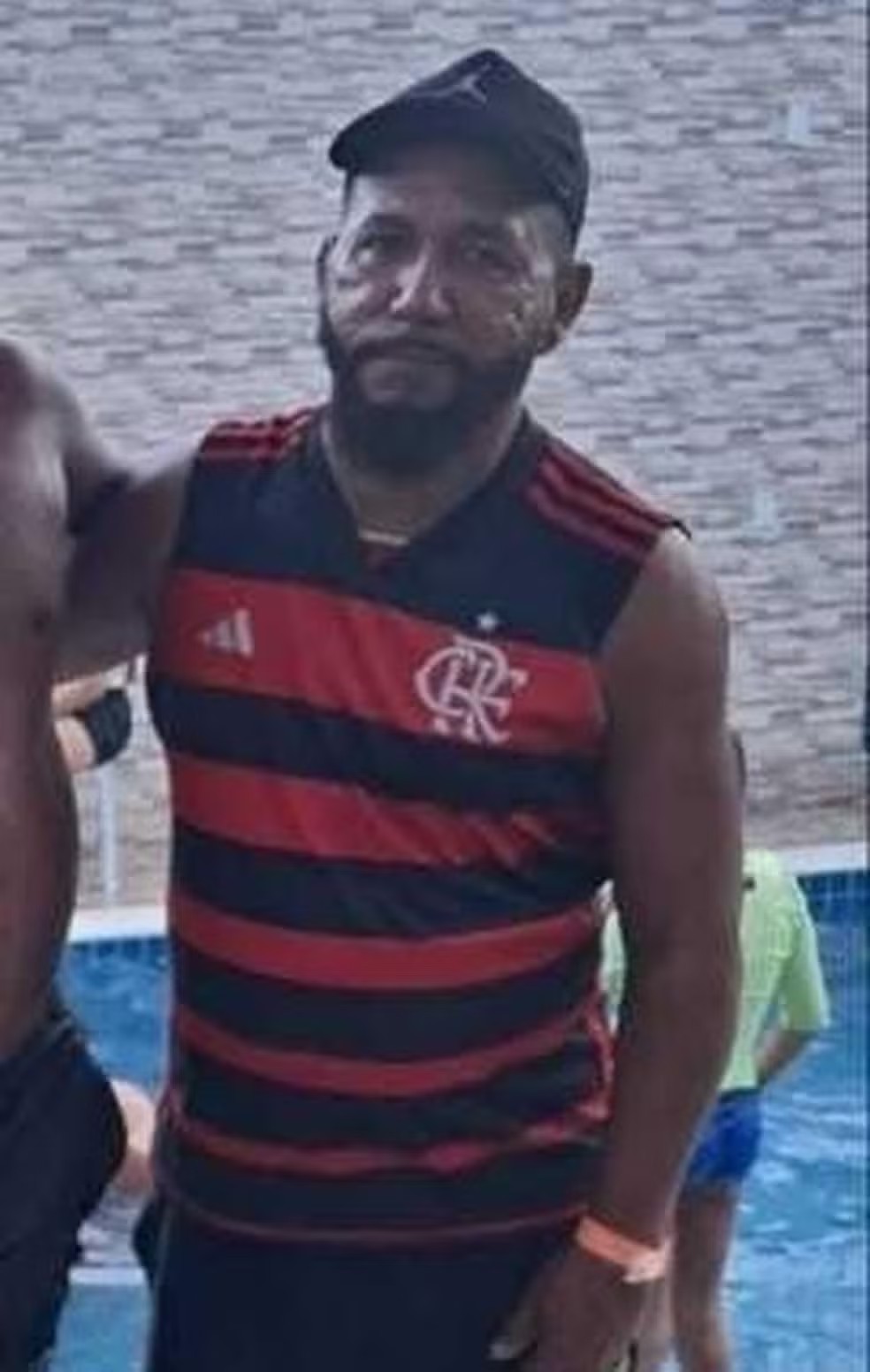 Sobrinha do pintor morto em pagode por PM faz desabafo: 'Desprotegido pelas próprias pessoas que deveriam proteger'