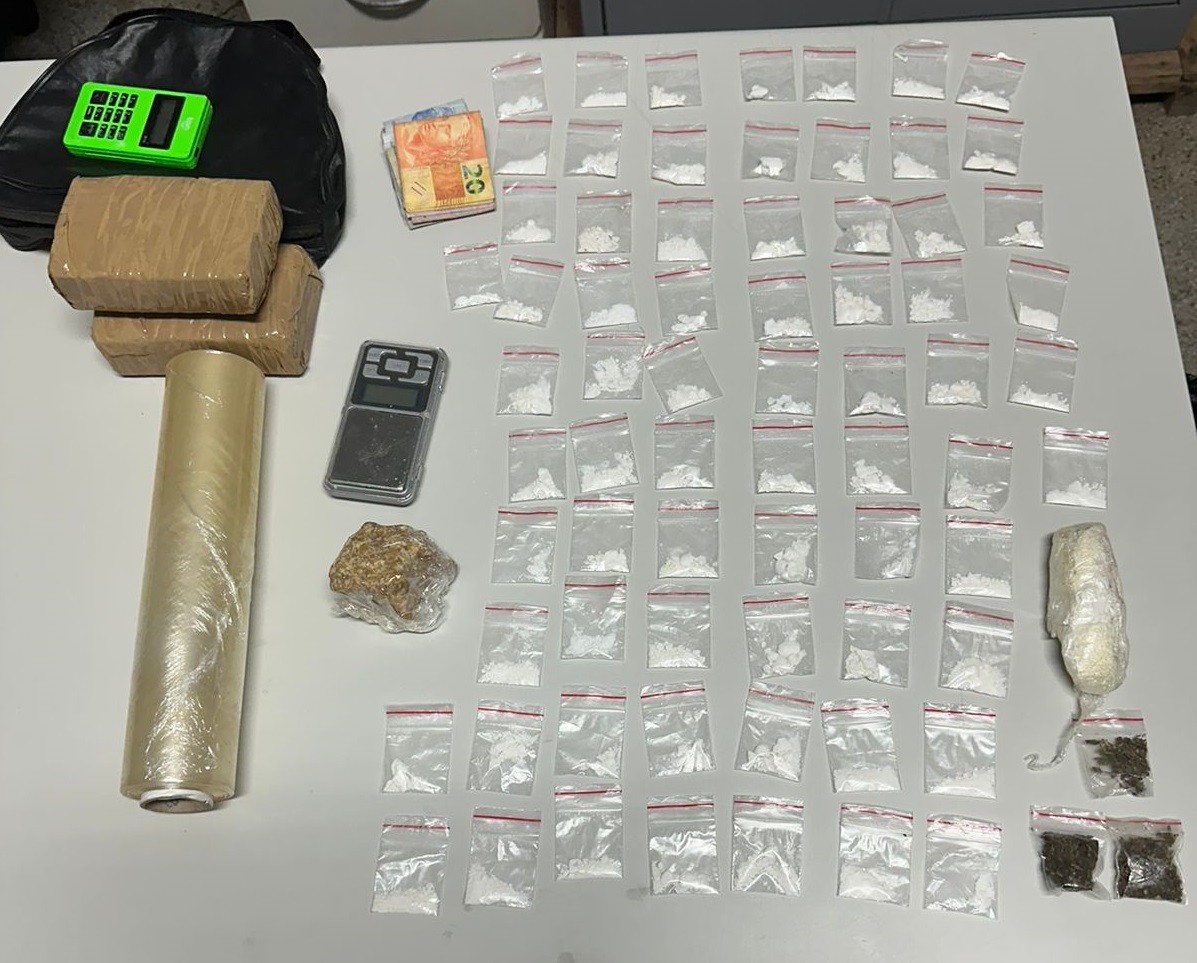 Homem é preso por tráfico de drogas com tabletes de maconha e porções de cocaína, em Presidente Prudente