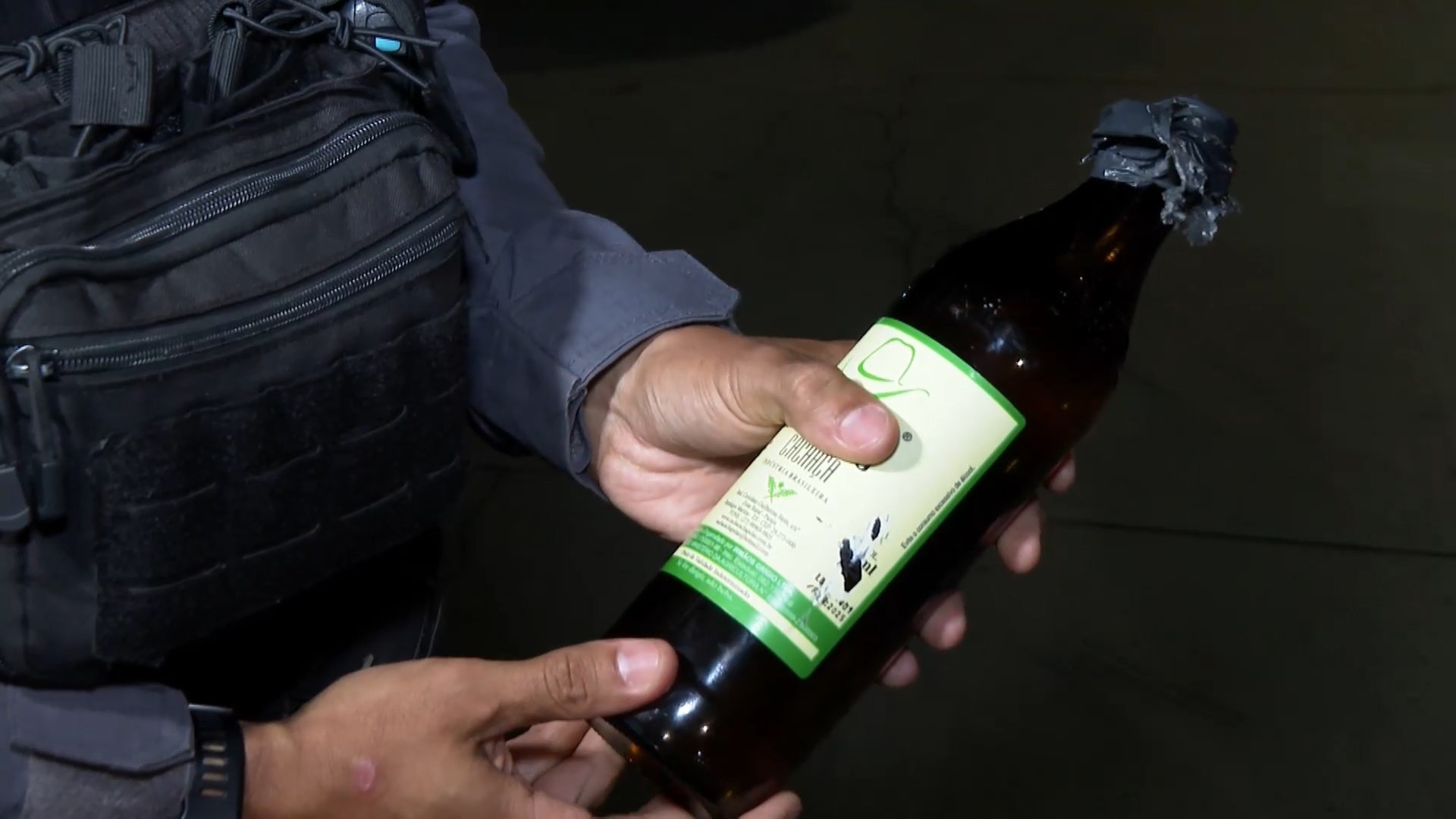 Sócia de distribuidora de bebidas é presa após PM encontrar loló dentro de garrafa de cachaça no ES