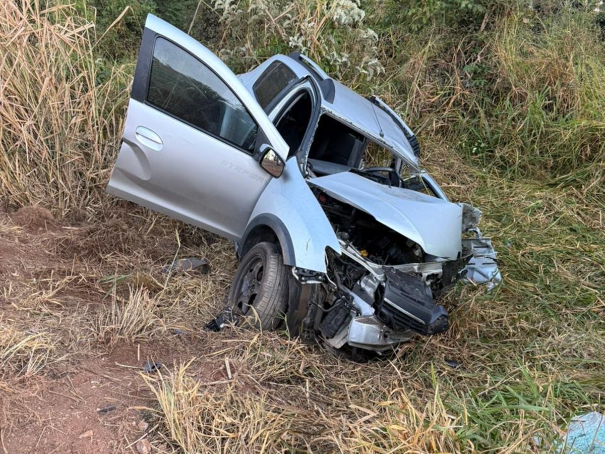 Sargento da PM morre em acidente a caminho do trabalho na BR-262, em MG