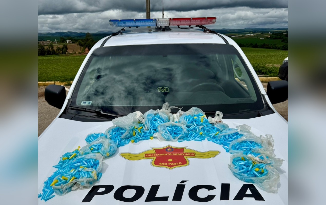Polícia encontra 1,8 mil pinos de cocaína em táxi durante fiscalização em Buri 