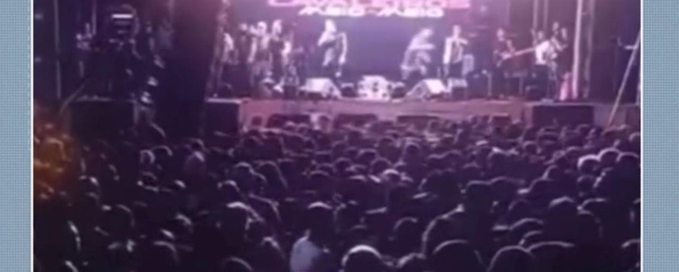 Estrutura de som de palco desaba durante festa e deixa duas pessoas feridas, na PB — Foto: Reprodução/TV Paraíba