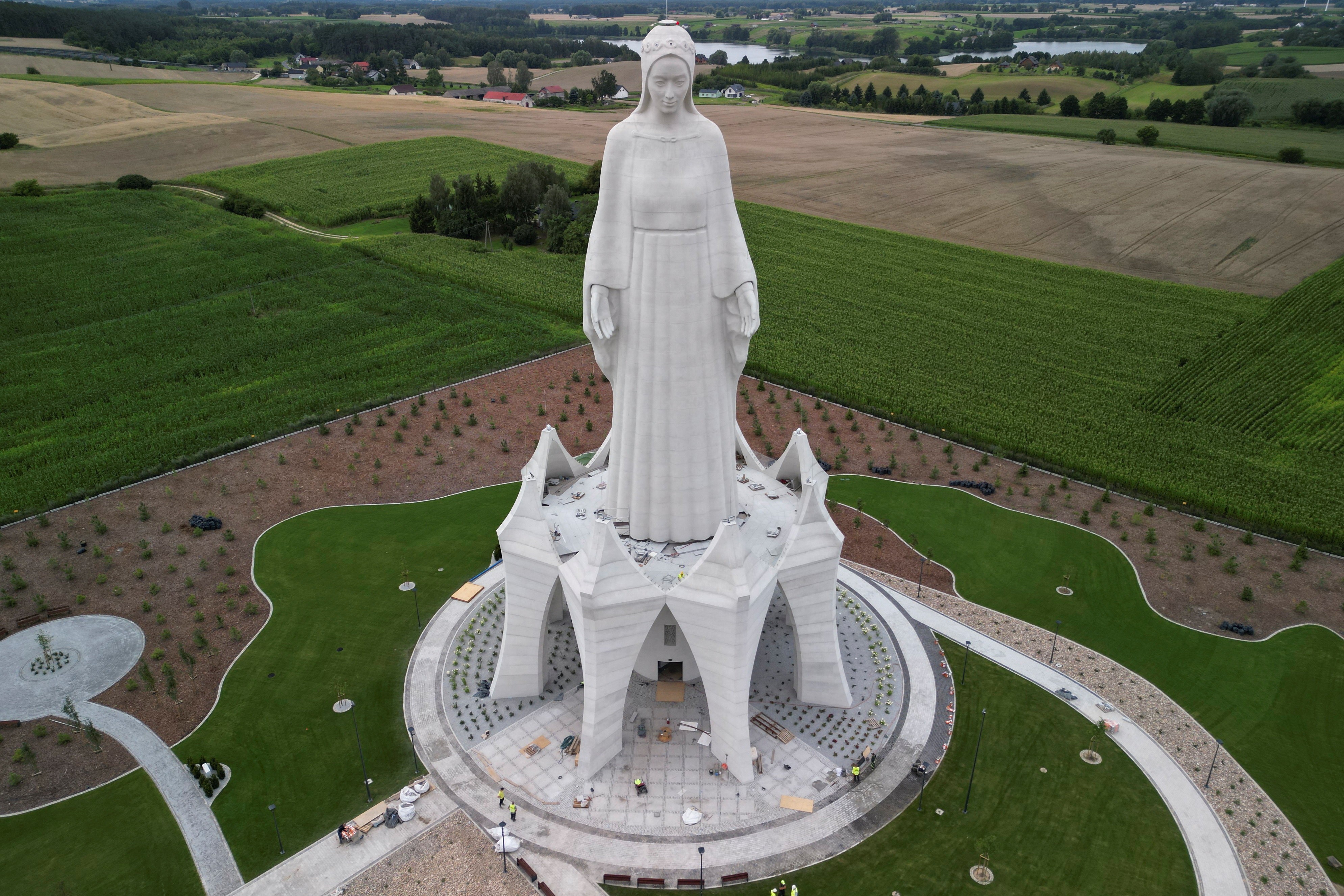 Mais alta que o Cristo Redentor: Polônia inaugura estátua de 55 metros da Virgem Maria