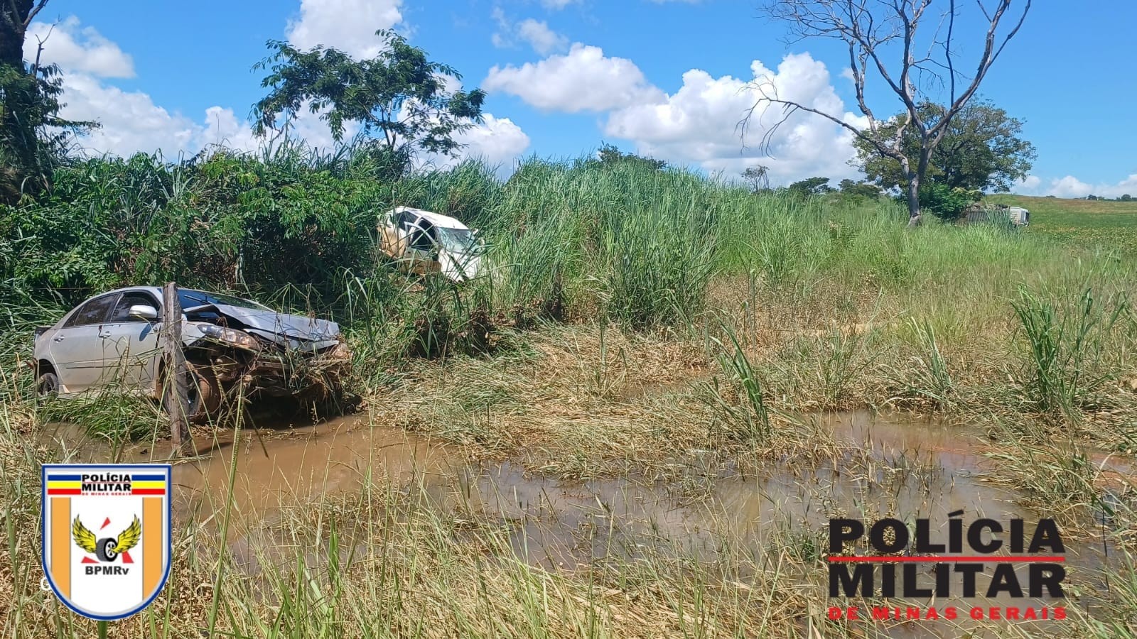 Motorista morre em acidente envolvendo carros e caminhão na MG-188