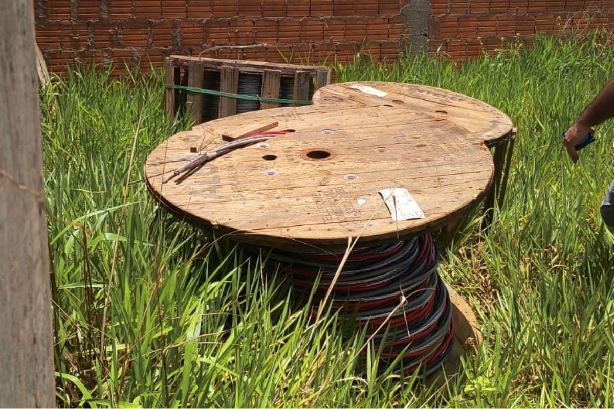 Funcionários de uma prestadora de serviços de energia são presos ao roubar cabos elétricos em MS