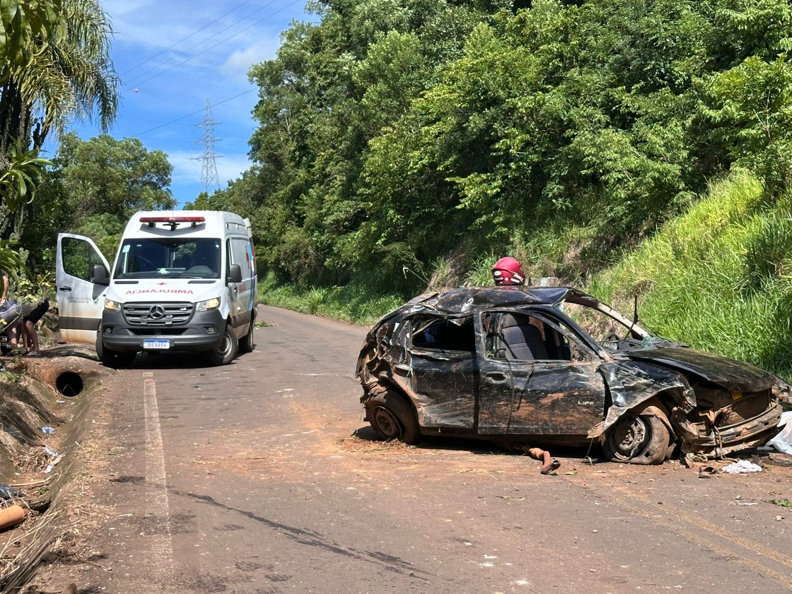 Mulher de 23 anos morre e quatro ficam feridos após capotamento na RS-591
