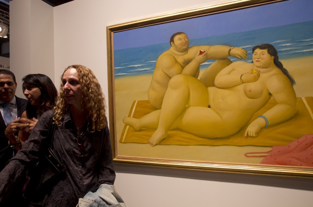 Pintura de Fernando Botero em exibição na Art Rio, em 2012, no Rio de Janeiro, — Foto: Silvia Izquierdo/AP