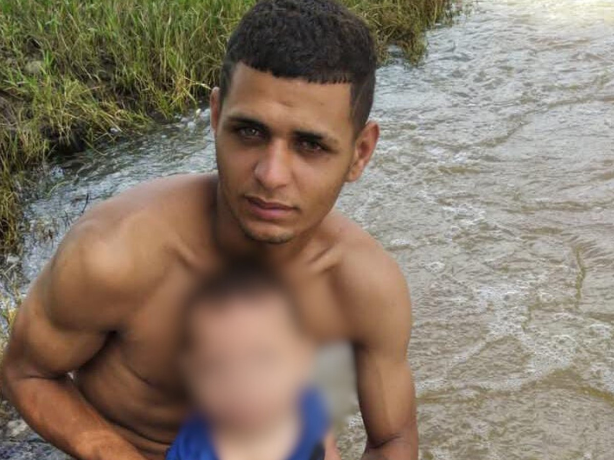 Viúva de homem morto por PMs diz depender de ajuda para criar os 3 filhos e relata medo após Justiça soltar acusados