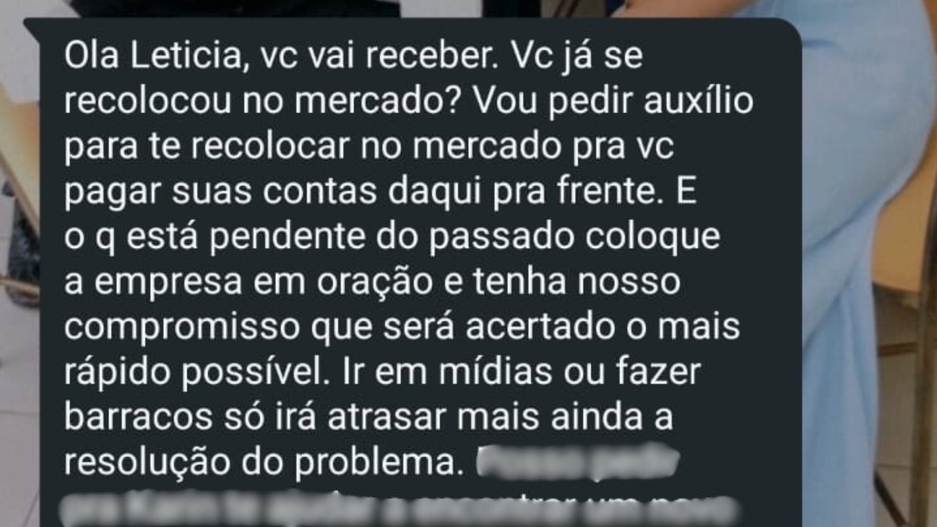 Funcionários demitidos cobram rede de depilação por salários atrasados 
e recebem mensagem: 'Coloque a empresa em oração'