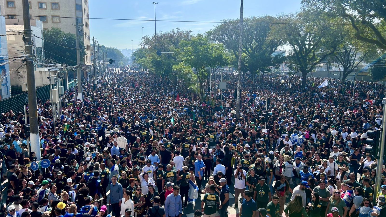 Marcha para Jesus reúne milhares de evangélicos nas ruas de SP neste feriado