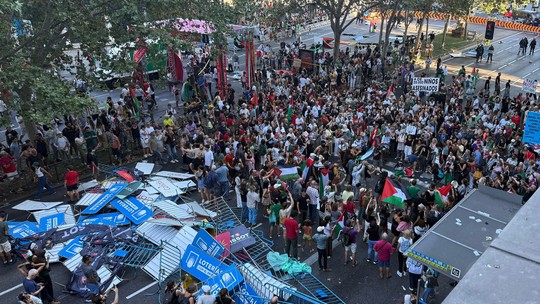 Campeonato de ciclismo é interrompido na Espanha por manifestantes pró-Palestina -