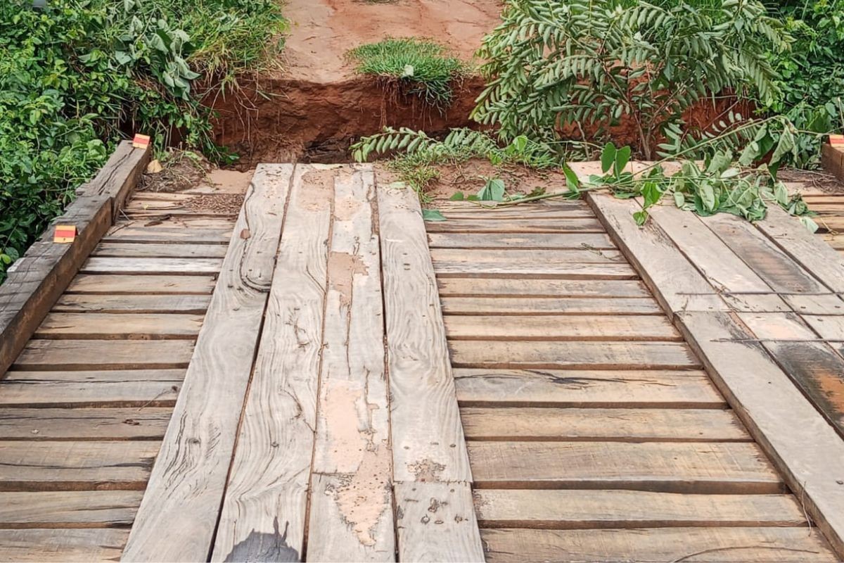 DEVORA TUDO: CHUVA ISOLA 700 E DERRUBA PONTES NO BRASIL.
