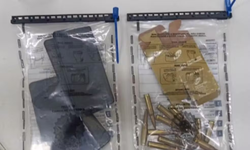 Celulares e munições foram apreendidos com o suspeito — Foto: Reprodução/TV Bahia