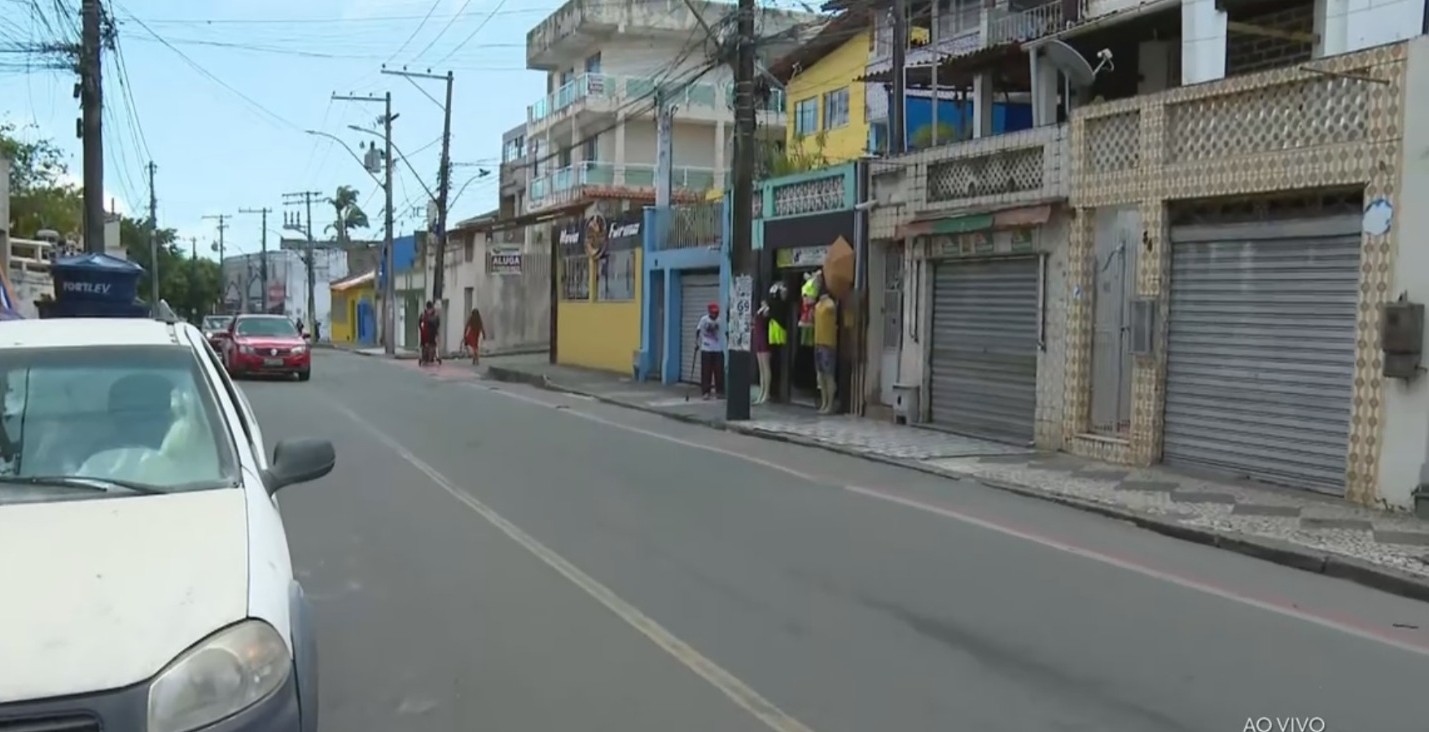 Idoso é agredido por adolescentes após reclamar de 'trote da campainha' em Salvador