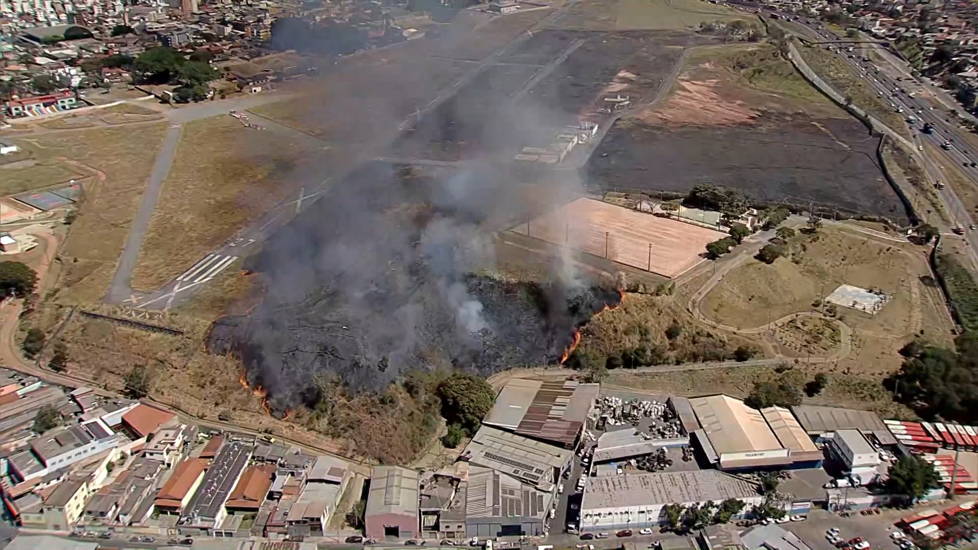 Umidade do ar cai a 15% em BH, e Grande BH registra 142 incêndios em vegetação em 24 horas