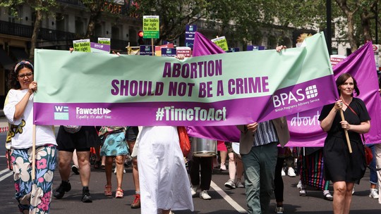 Parlamento do Reino Unido aprova descriminalização do aborto 