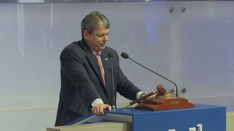 Tarcísio de Freitas (Republicanos) em leilão da Nova Raposo — Foto: Reprodução/TV Globo