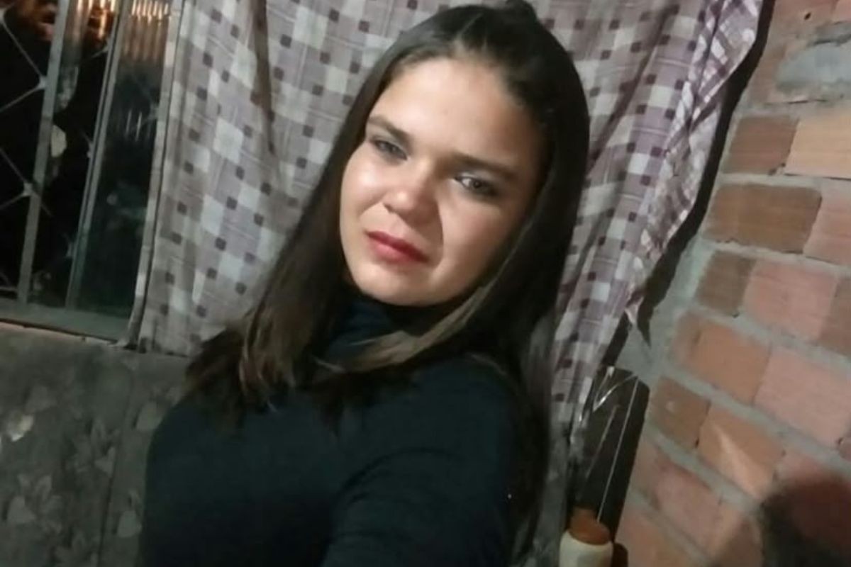 Mulher morta com facada no pescoço em Caçapava é enterrada: ‘Muita covardia’, diz amiga da vítima