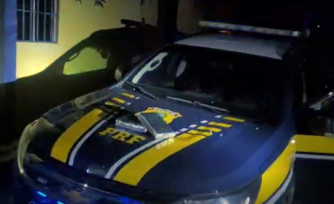 Grávida é presa por transportar 2 kg de cocaína em ônibus na BR-116 em Salgueiro