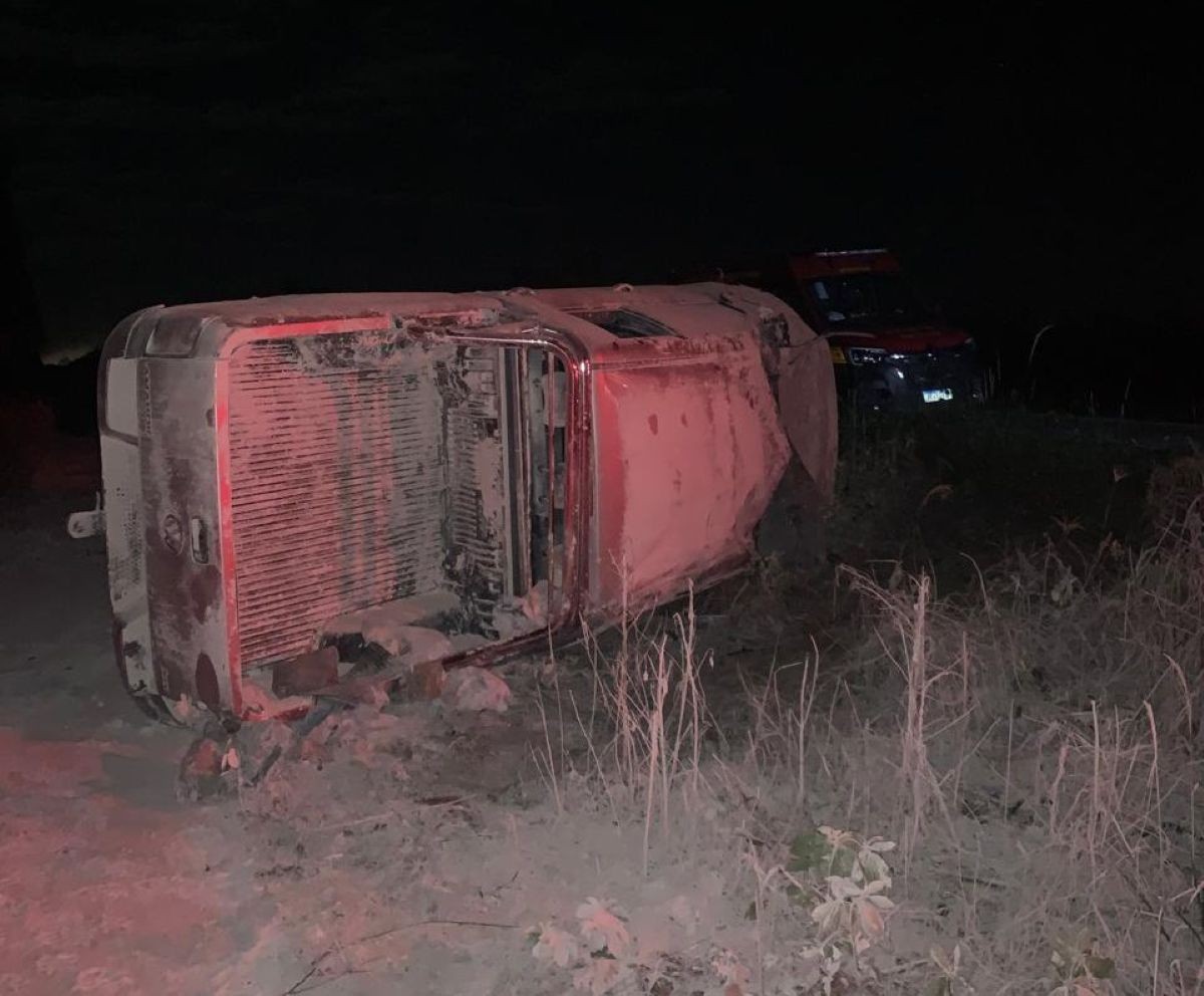 Motorista morre e passageiro fica ferido em acidente na MG-170, em Arcos 
