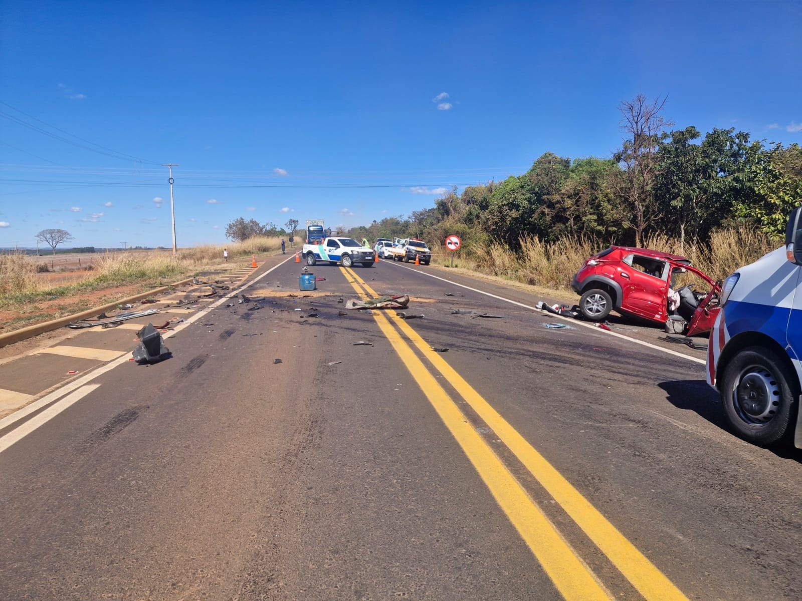 Tragédia na MGC-452: Mulher morre em acidente entre carro e carreta