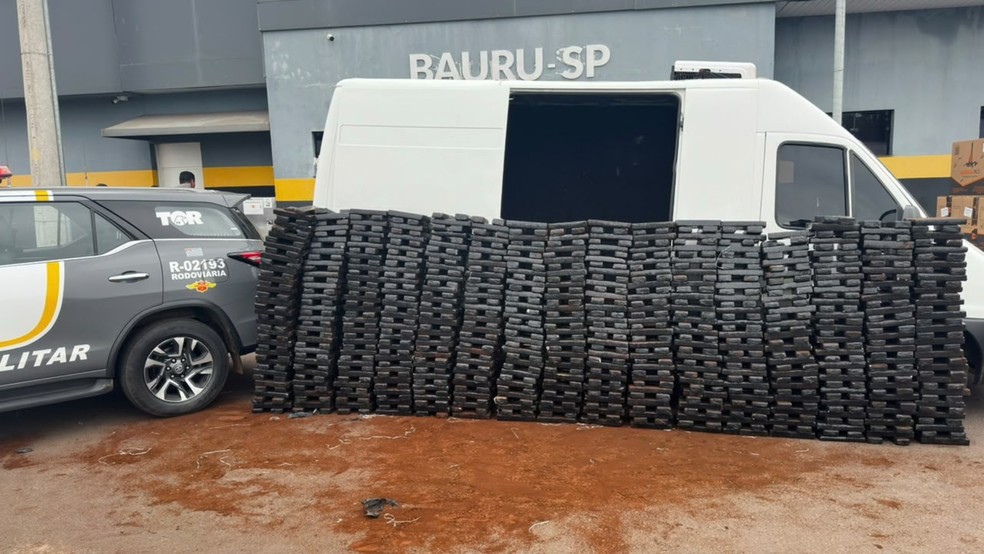 2 de 4
Homem &eacute; preso com mais de uma tonelada de maconha em rodovia de Itatinga &mdash; Foto: Pol&iacute;cia Rodovi&aacute;ria/Divulga&ccedil;&atilde;o