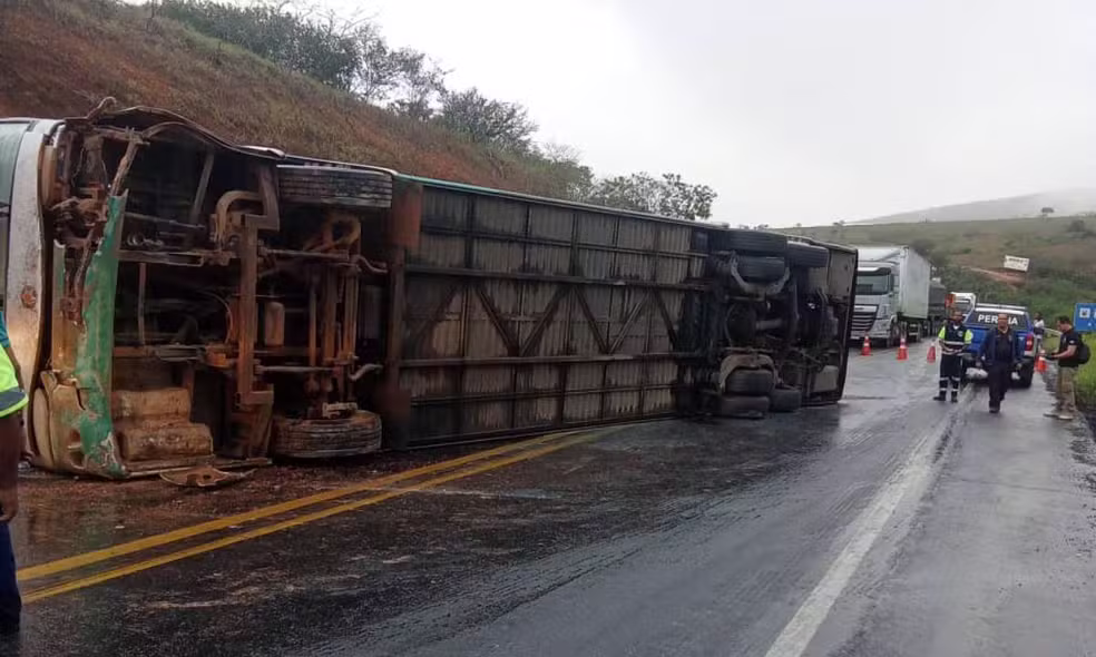 Acidente com ônibus interestadual deixa idoso morto e outras 11 pessoas feridas - Foto: Reprodução
