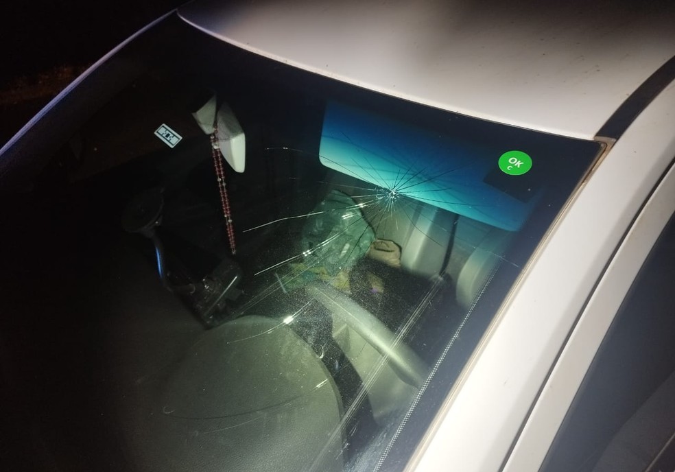 Carro motorista embriagado BR-050 Uberaba &mdash; Foto: Pol&iacute;cia Rodovi&aacute;ria Federal/Divulga&ccedil;&atilde;o