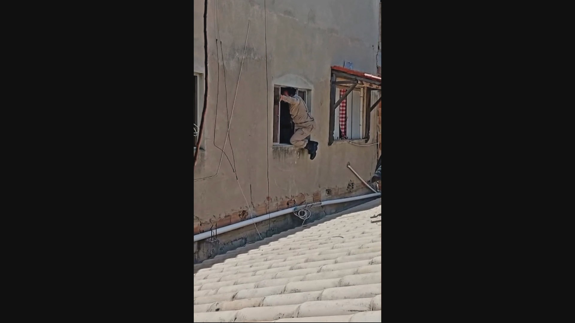 Mulher mantida em cárcere privado pelo companheiro é resgatada pela PM, em Ibirité