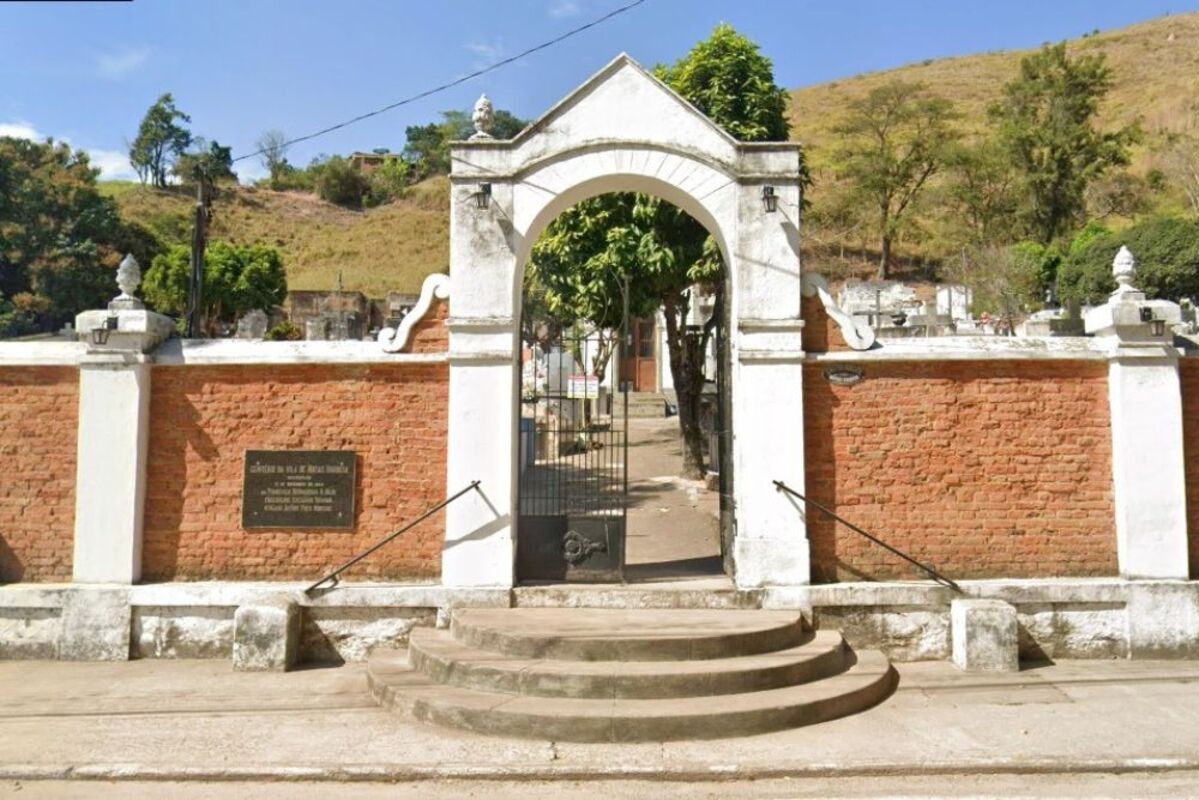 Jazigo perpétuo 'some' dentro de cemitério e prefeitura é condenada a indenizar família em MG