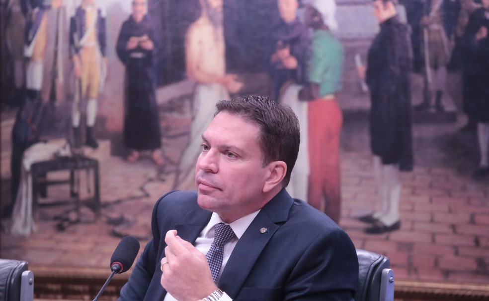 O deputado Alexandre Ramagem durante reunião da CCJ da Câmara nesta quarta (7) — Foto: Bruno Spada/Câmara dos Deputados