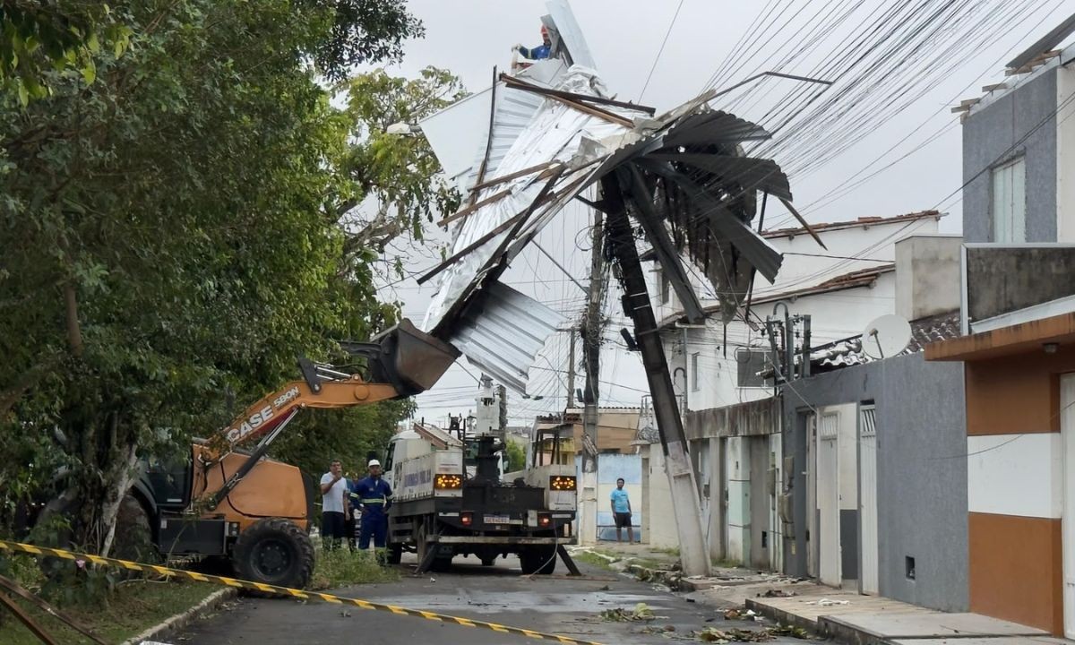 Cidade da Bahia decreta situação de emergência após destruição causada por vendaval; Mais de 20 pessoas estão desalojadas