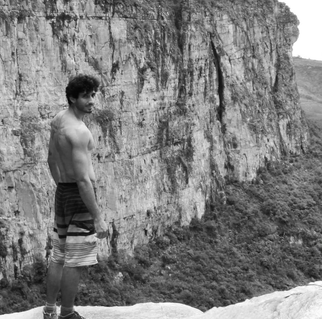 
Quem era o montanhista mineiro que morreu após cair cerca de 80 metros durante escalada na Bahia