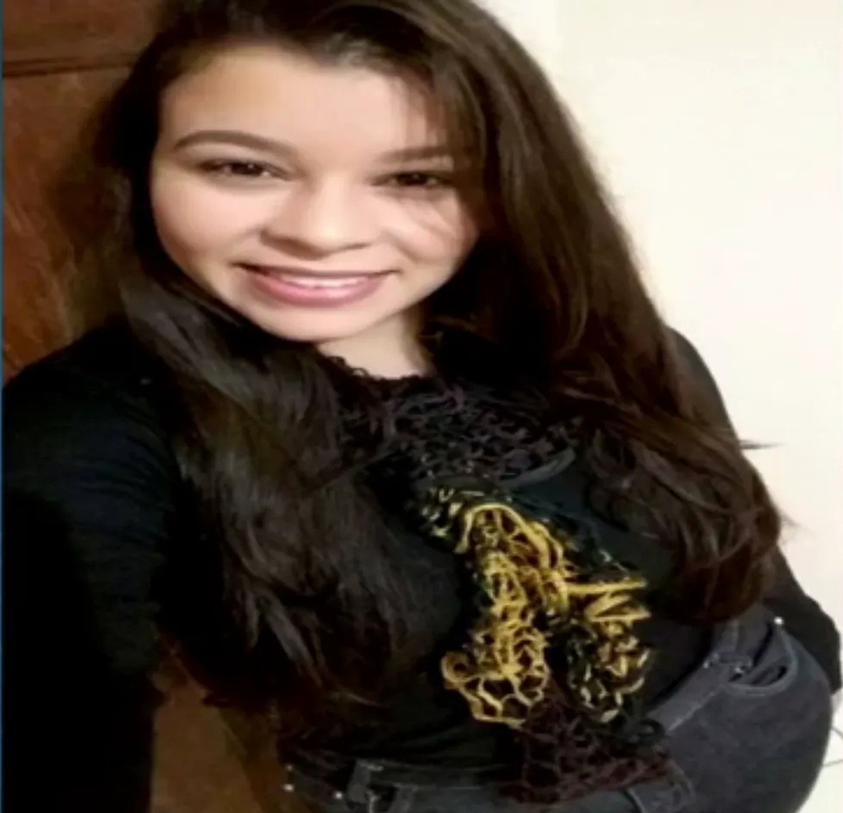 Justiça anula júri e solta réus em caso de jovem morta após emboscada em Campos