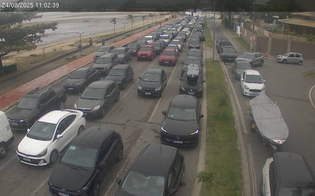 Vento forte paralisa travessia de balsa entre São Sebastião e Ilhabela, no litoral norte