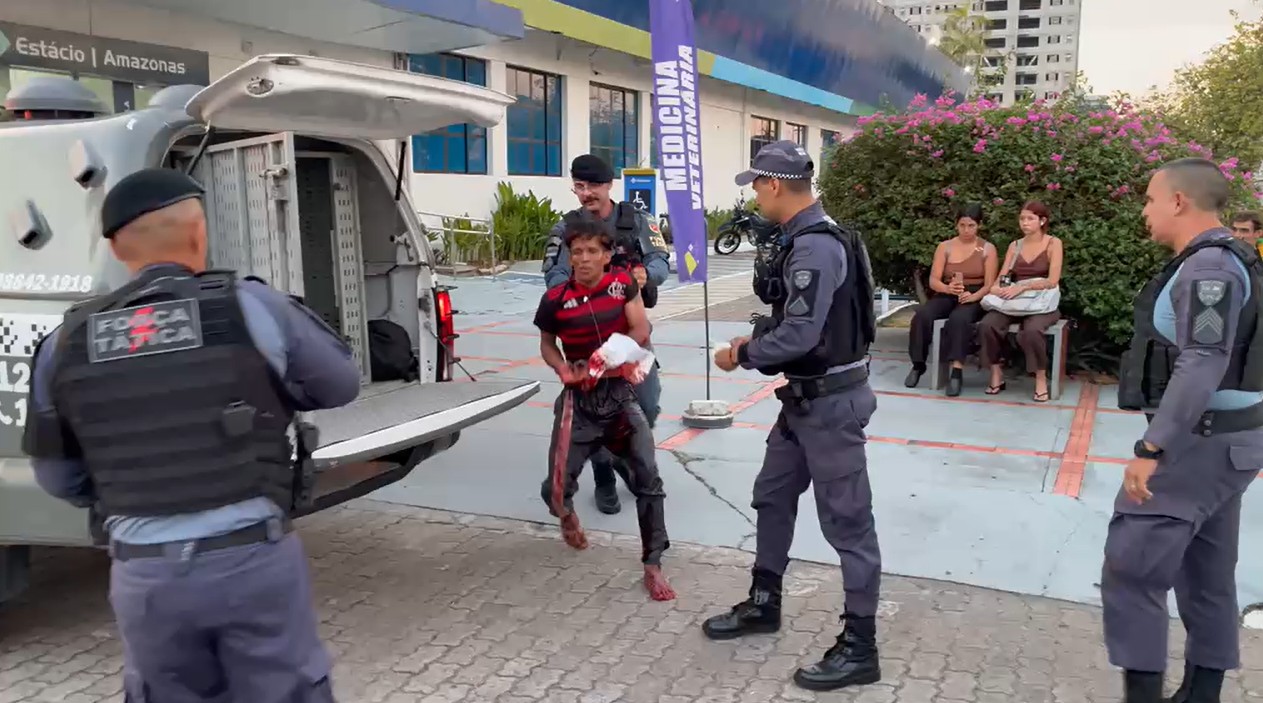 Homem armado com faca invade faculdade em Manaus e assusta funcionários