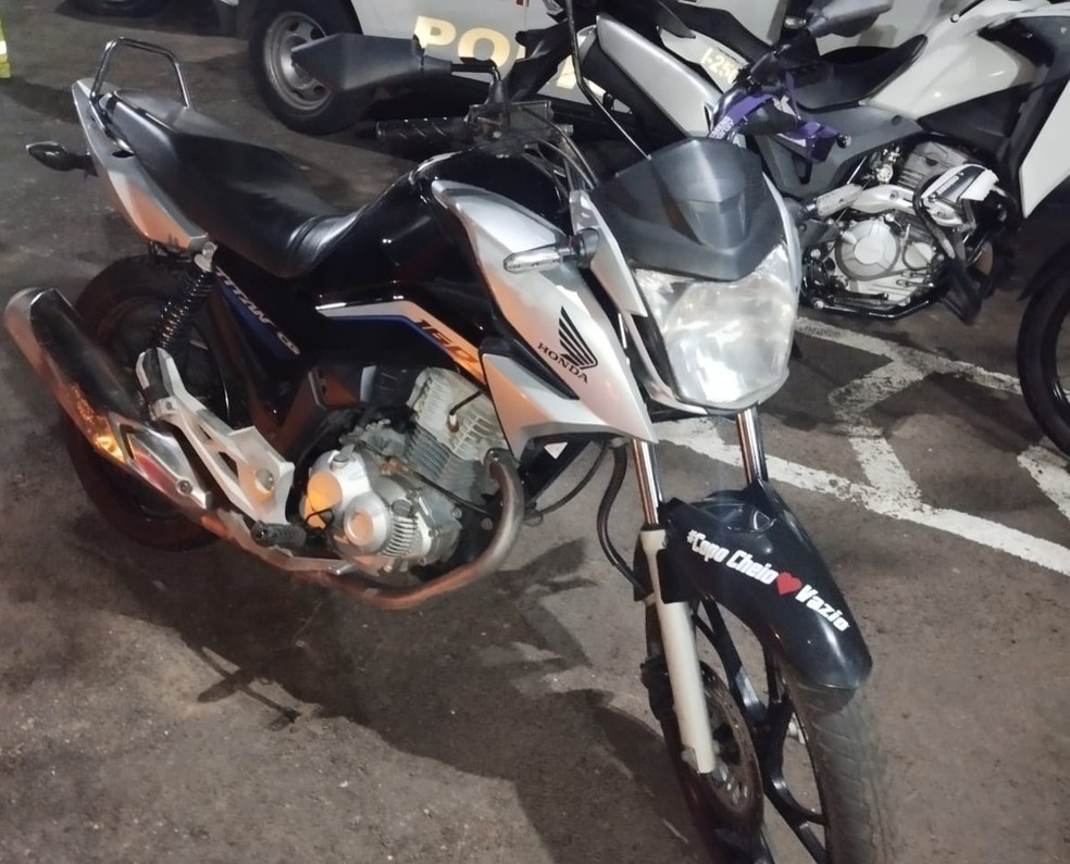 Policial militar fica ferido após motociclista chutá-lo durante perseguição em Dracena (SP) — Foto: Polícia Militar