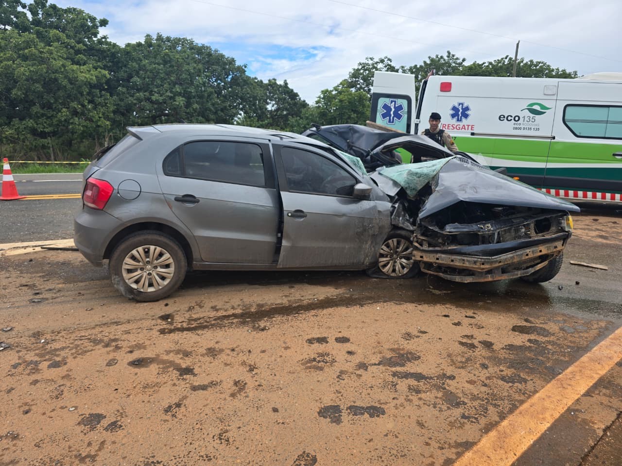 Menino de 6 anos morre e pai fica ferido em acidente entre carros em Curvelo