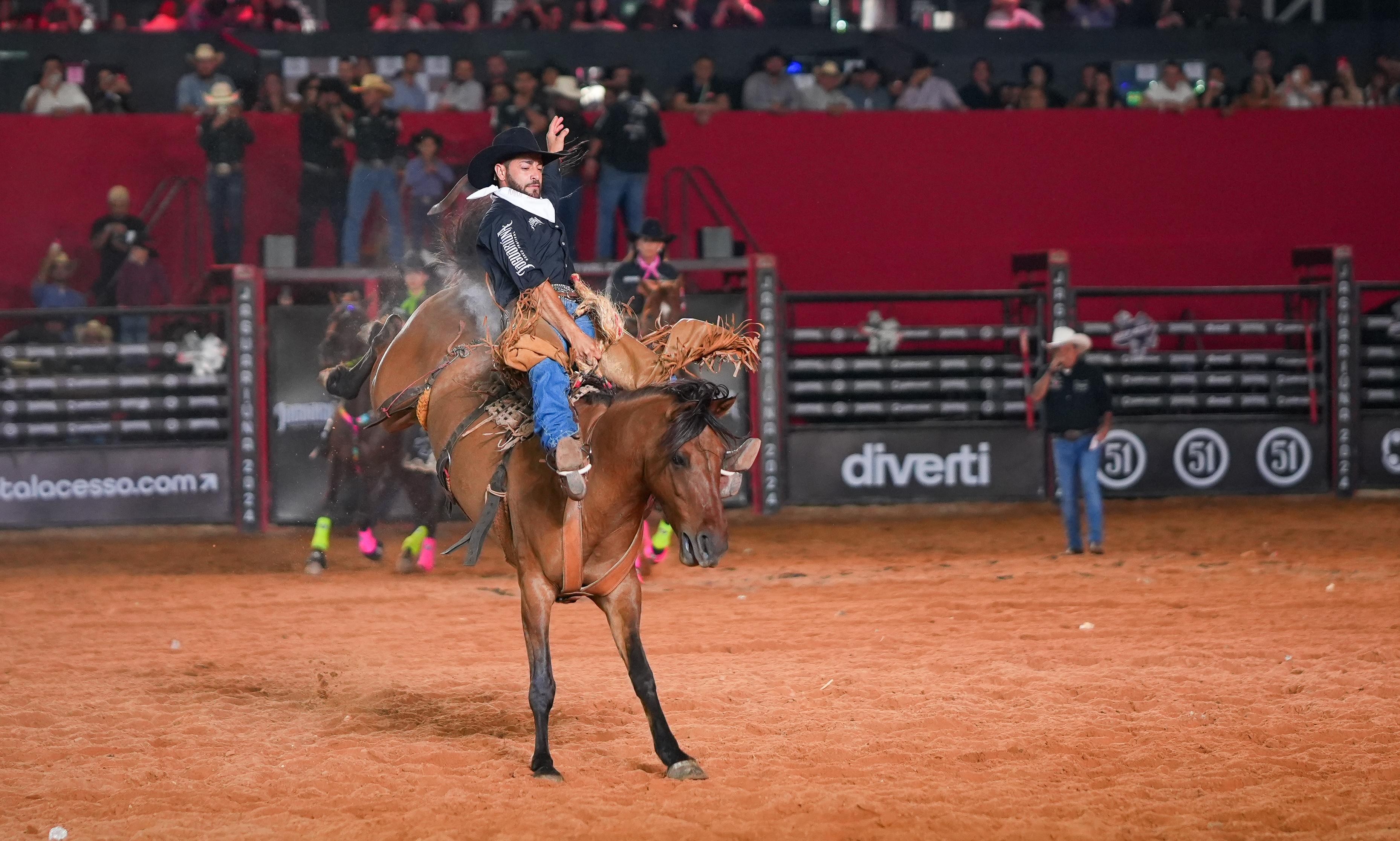 Luiz Henrique Calejuri vence prova de cavalo cutiano no Jaguariúna Rodeo Festival