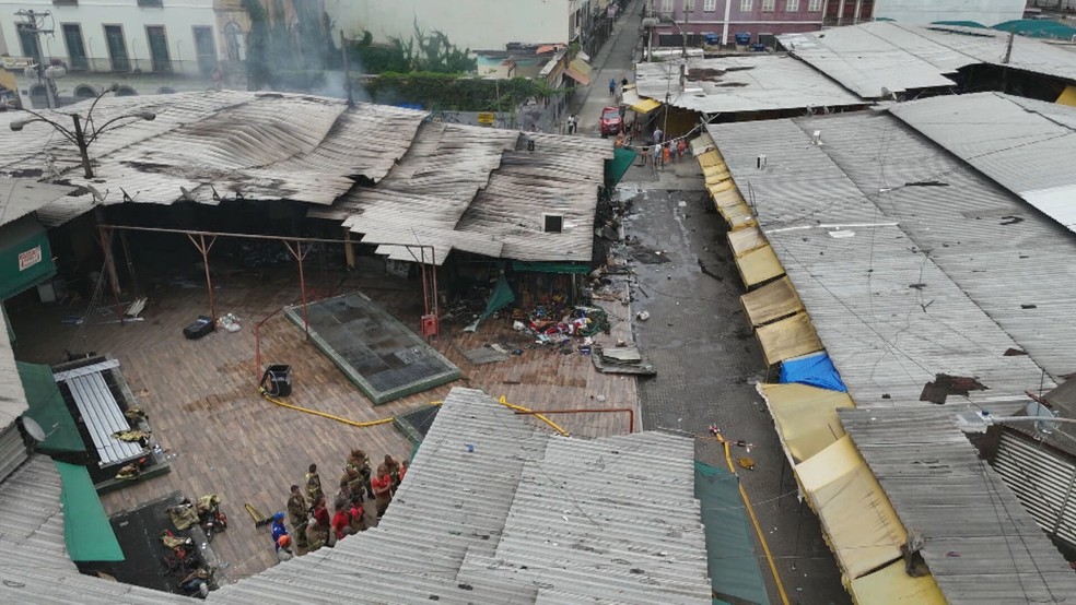 Camelódromo da Uruguaiana destruído no começo da manhã desta segunda-feira (13). — Foto: Jurandir Ferreira/ TV Globo
