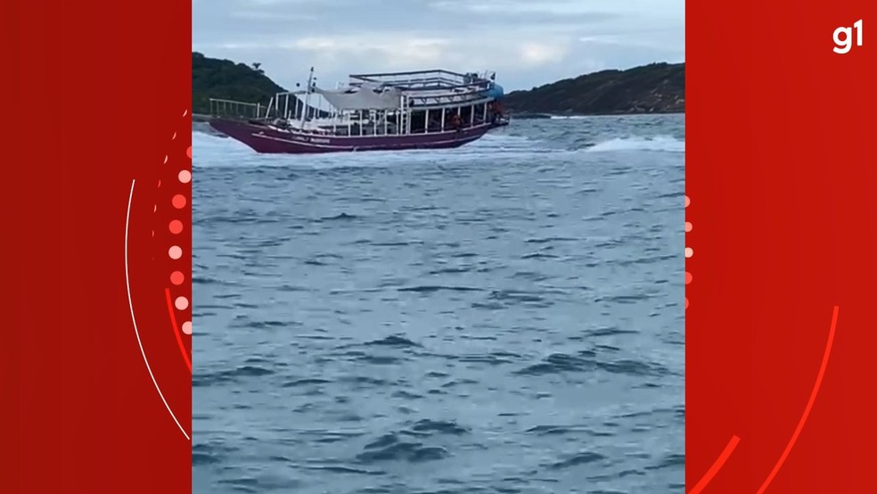 Movimento das ondas foi virando escuna — Foto: Reprodução/Redes sociais
