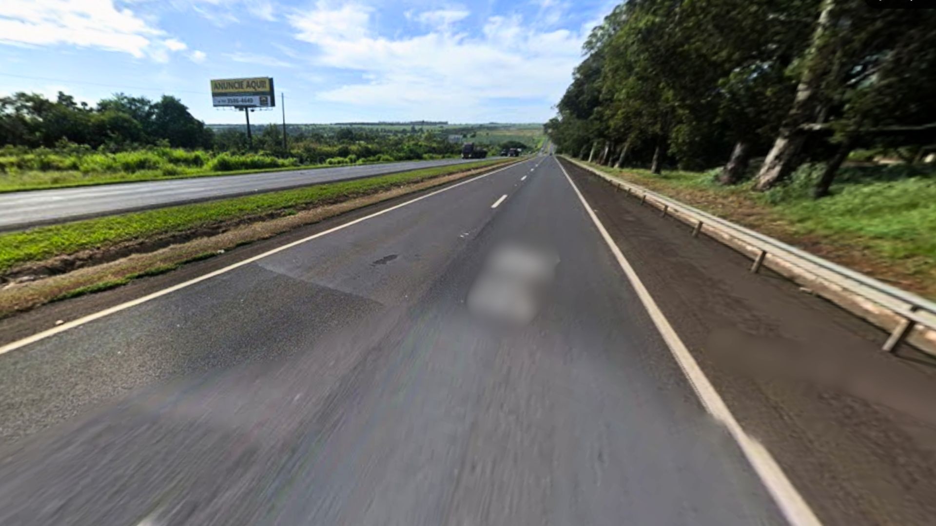 Batida entre moto e veículo utilitário mata uma pessoa na BR-050, em Uberlândia