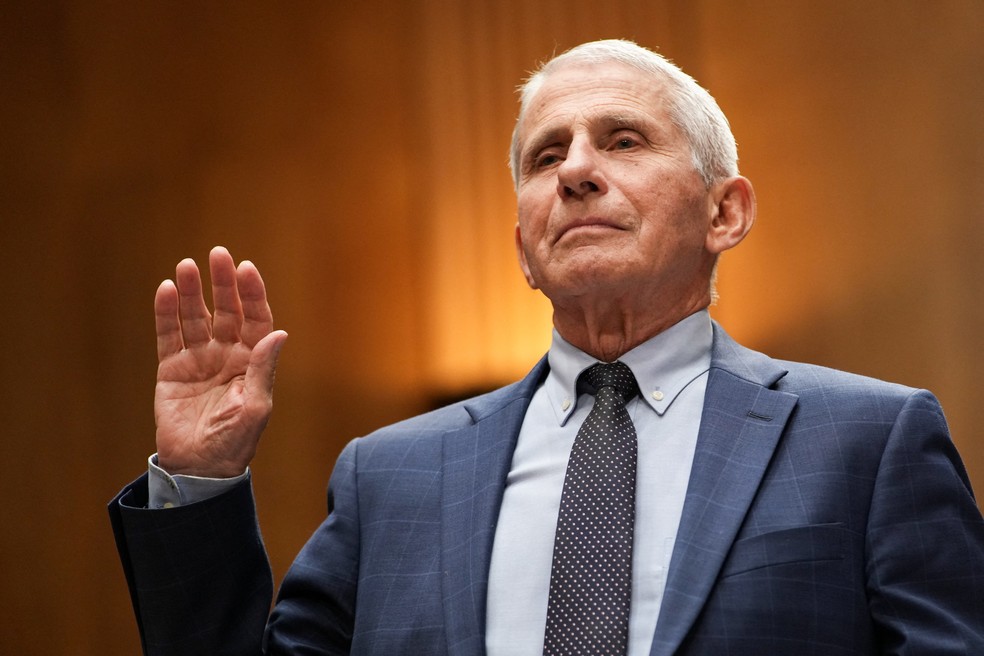 Anthony Fauci , ex-diretor do Instituto Nacional de Alergia e Doenças Infecciosas (NIAID) e consultor médico de vários presidentes dos EUA, presta depoimento sob intimação sobre seu papel na resposta nacional à pandemia de COVID-19, em uma audiência do Comitê de Segurança Interna e Assuntos Governamentais do Senado dos EUA, no Capitólio, em Washington, DC, EUA, em 29 de julho de 2026 — Foto: REUTERS/Nathan Howard