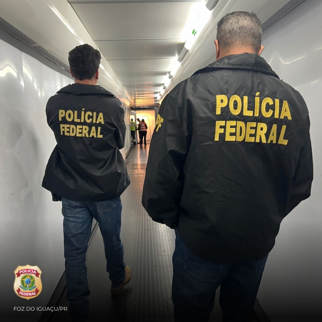 Passageiro é preso em Foz do Iguaçu após causar tumulto e colocar voo em risco, diz PF