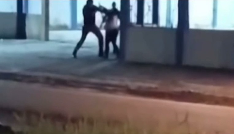 VÍDEO: Mulher é agredida por segurança em frente de hospital no interior do Acre