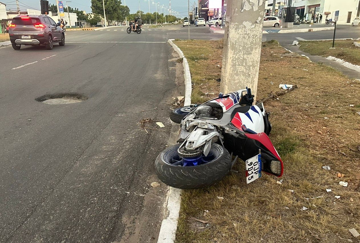 Motociclista morre em acidente ao desobedecer ordem de parada e tentar fugir da PRF 
