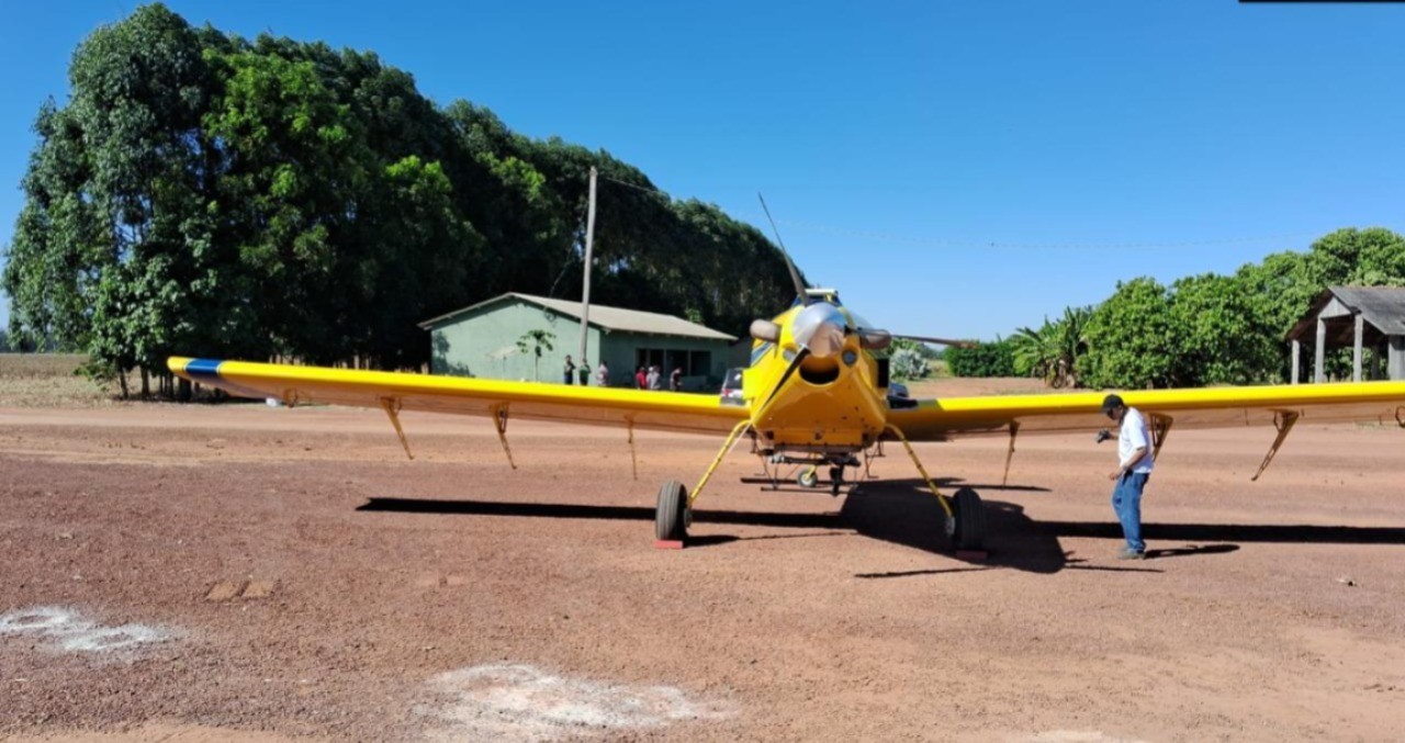 Avião agrícola que bateu na caminhonete — Foto: Polícia Civil de Mato Grosso